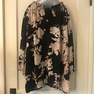Karl Lagerfeld Paris Floral blouse 2X, 2G, 2TG. EUC